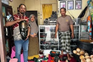Pengrajin Kian Berkurang, FIB UB Selamatkan Warisan Topeng Cukli Sasak