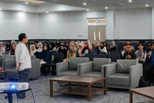 Mahasiswa BSA UIN Malang Dibekali Strategi Menyusun Skripsi yang Relevan dan Tepat Waktu