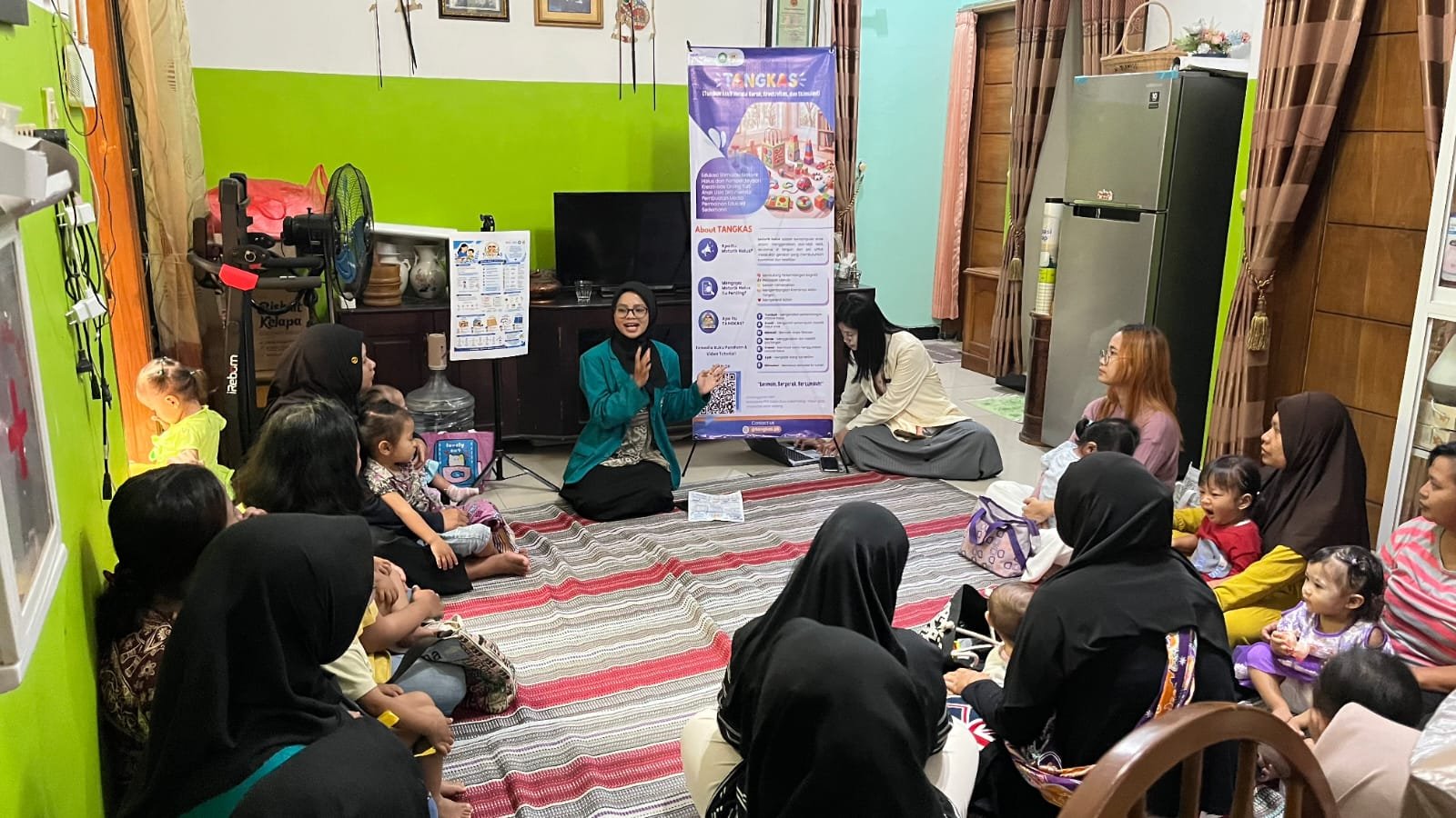 Mahasiswa PPG UNISMA Kenalkan Stimulasi Motorik Halus lewat Permainan Sederhana