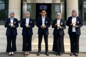 Mahasiswa UM Sulap Ampas Tebu dan Kulit Lemon Jadi Tisu Pembersih Sepatu