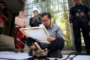 Mahasiswa UB Belajar Membatik, Menjaga Warisan Canting di Tengah Gempuran Batik Modern