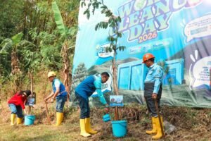 Word Cleanup Day, Tugu Tirta Tanam 500 Pohon di Sumber Merjosari dan Bidik 4.000 Pelanggan Baru