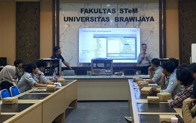 Prodi Instrumentasi FSTeM UB Perkuat Kompetensi Mahasiswa lewat Workshop Otomasi Industri